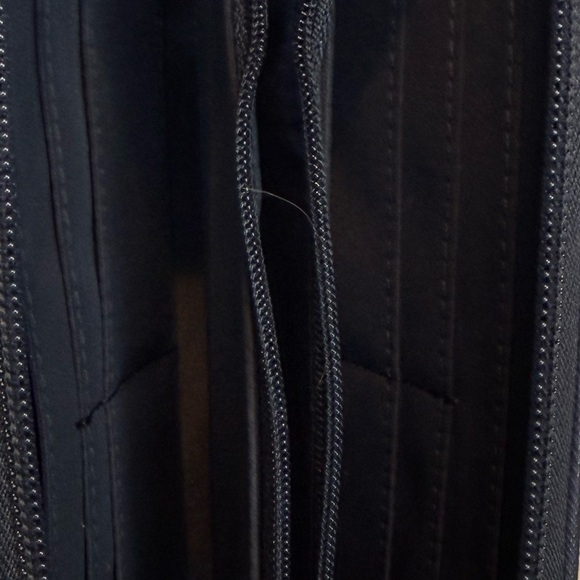 TOMMY HILFIGER WOMEN’S LARGE STRIPE ZIP WALLET - Picture 6 of 16